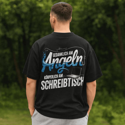 Oversize Shirt gedanklich am Angeln